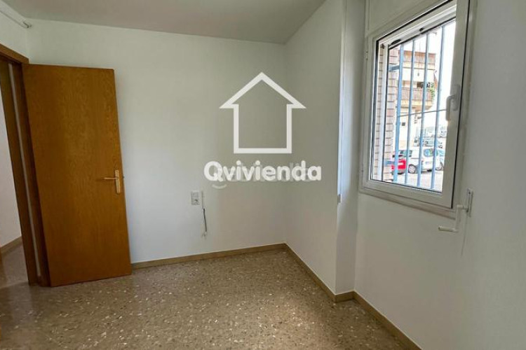 Piso  en planta baja de 3 habitaciones, todo exterior, La Cogullada en Terrassa