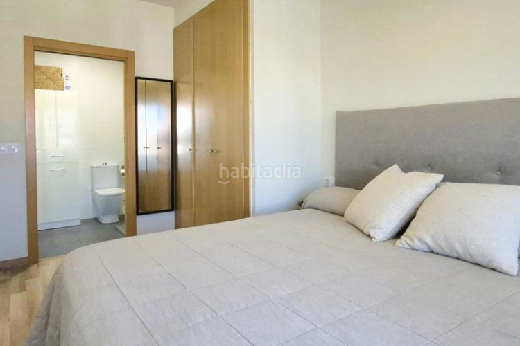 Piso edifici blau cel 3 hab amb 12 m2 sud al costat estacio est en Terrassa