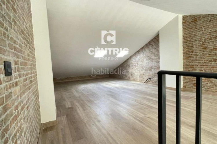 Dúplex  de obra nueva de 2 habitaciones buhardilla multifuncional y terraza en Terrassa