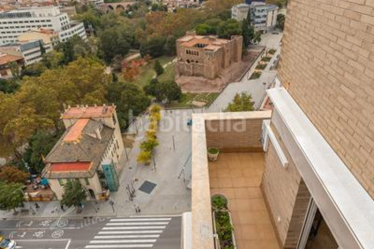 Ático  dúplex con terrazas y vistas panorámicas a un paso del centro , plaza de parking incluida en Terrassa