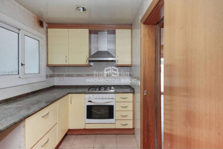 Piso ático con terraza con 5 habitaciones en can palet infórmese en Terrassa