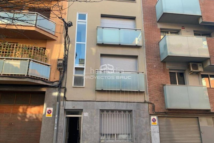 Dúplex  con amplia terraza, parking en venta infórmese en Terrassa