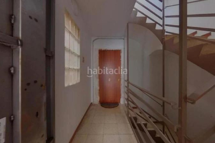 Piso errassa (barcelona). "okupado" (no se puede visitar ni hipotecar). en Terrassa