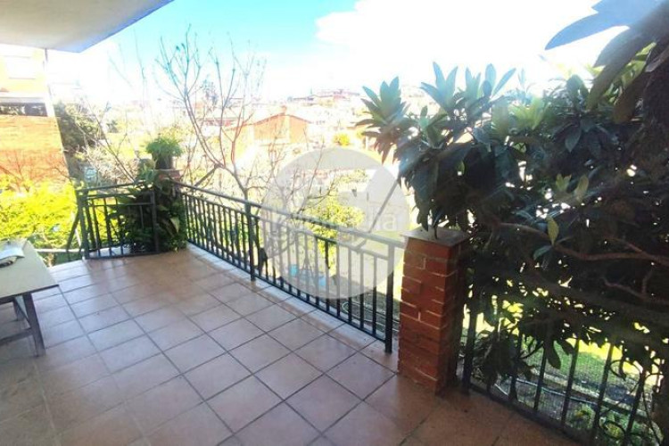 Casa encantadora casa independiente en Can Parellada, perfecta para dos familias en Terrassa