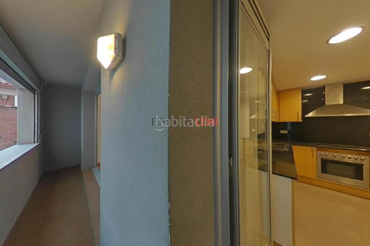 Piso dúplex con 4 habitaciones, 3 baños y parking en ubicación privilegiada en Terrassa