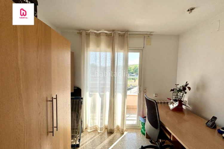 Piso  5 habitaciones con terraza balcón y lavadero para entrar a vivir en Terrassa