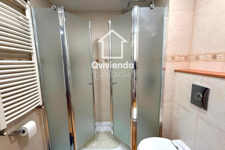 Ático  de 3 habitaciones con gran balcón en av glories catalanes, en Terrassa