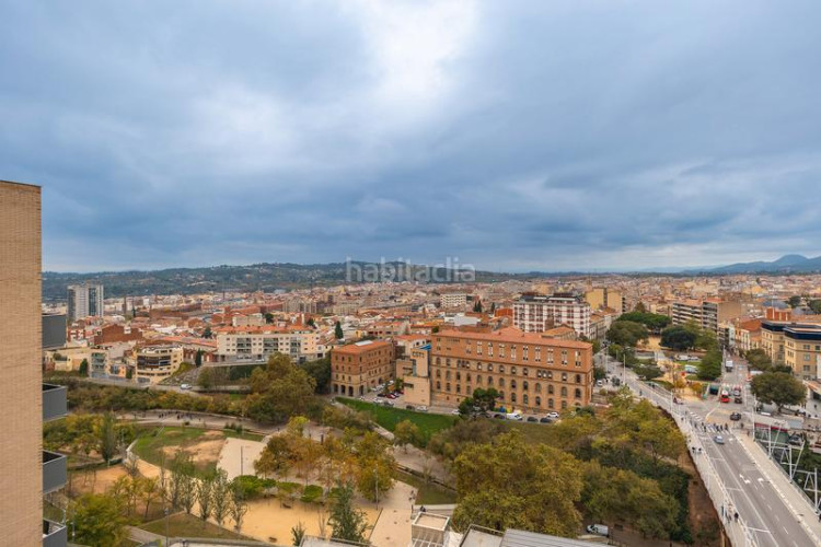 Ático  dúplex con terrazas y vistas panorámicas a un paso del centro , plaza de parking incluida en Terrassa
