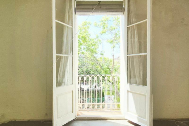 Casa de 190 m2 amb pati a la plaça del progres en Terrassa