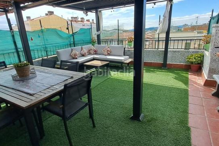 Ático atico totalmente reformado. 2 hab. dobles. 2 terrazas. amplio estudio. en Terrassa