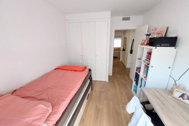 Piso  seminuevo junto a rambla, 3 habitaciones y pk opcional.. muy actual en Terrassa