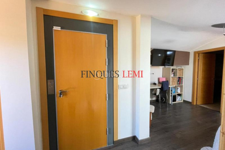 Piso dúplex de lujo con ascensor, terraza y acabados premium en Terrassa