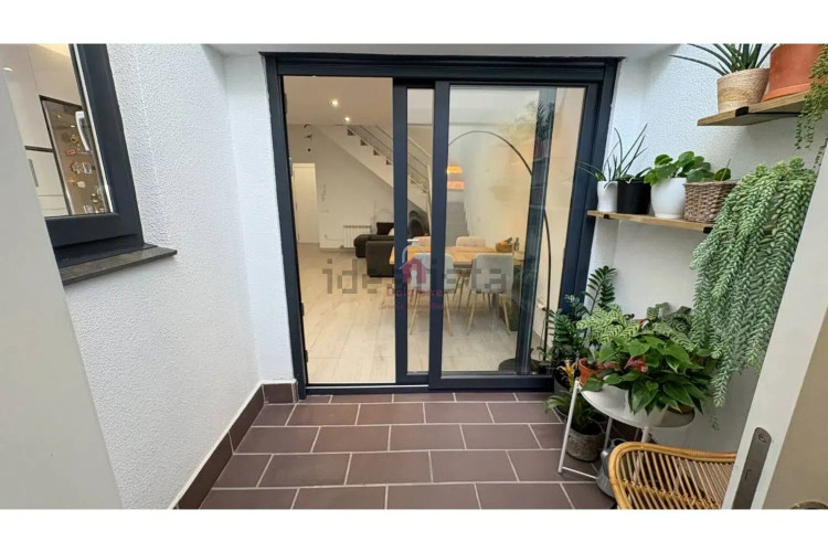 Chalet pareado en carretera de Rellinars