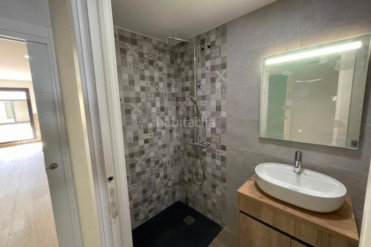 Piso zona de Ca n'Aurell. obra nueva de 3habs + 2lav. + patio en Terrassa