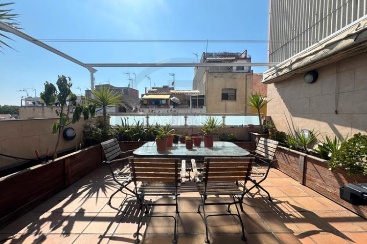 Casa adosada amplia casa adosada en La Maurina – 293 m², con garaje, ascensor y terrazas en Terrassa