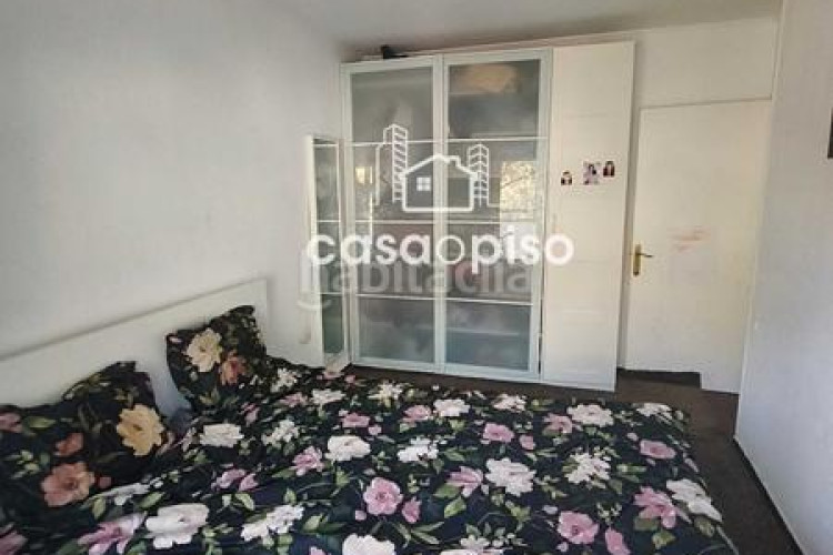Piso  reformado en La Cogullada 3 dormitorios, 1 baño, todo exterior, cocina individual, con dos balcones uno de 6m y otro de 4m y en Terrassa