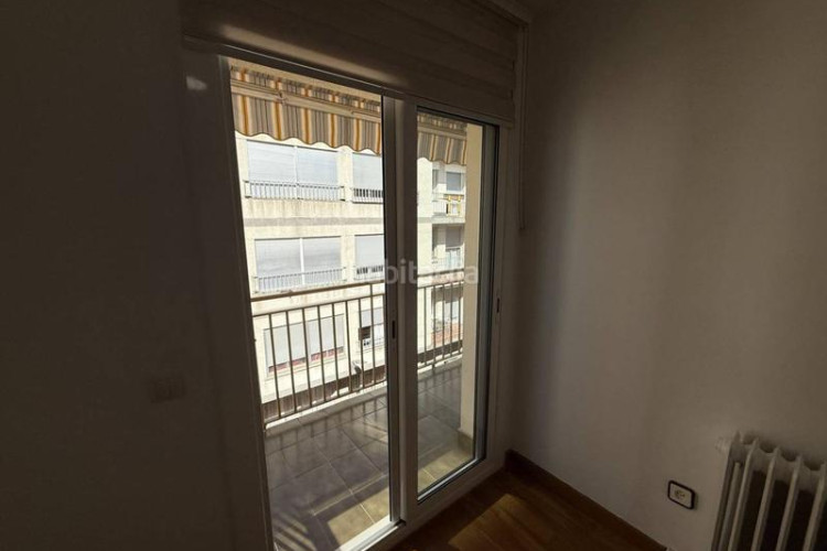 Piso gran piso en can aurell , 4 habitaciones y parking incluido en Terrassa