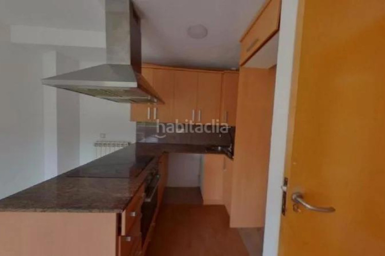 Piso (barcelona). "okupado" (no se puede visitar ni hipotecar). en Terrassa