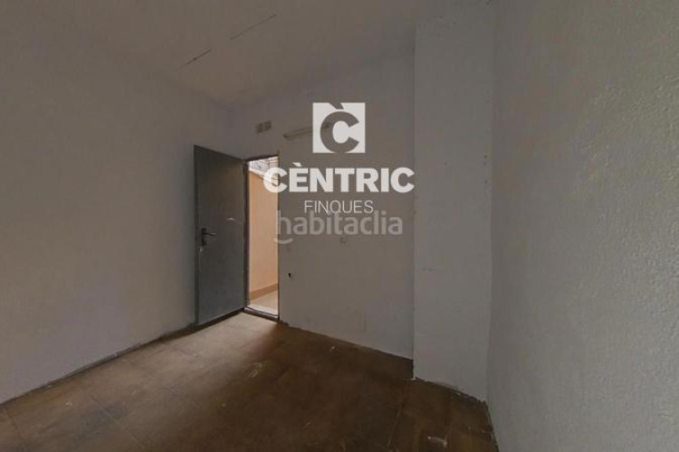 Piso oportunidad inversión. piso grande con 4 habitaciones perfecto para familias numerosas! en Terrassa