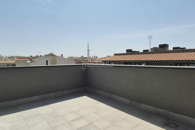 Dúplex duplex invertit obra nova de 160 m2 4 hab dobles i 4 terrasses al carrer transversal en Terrassa