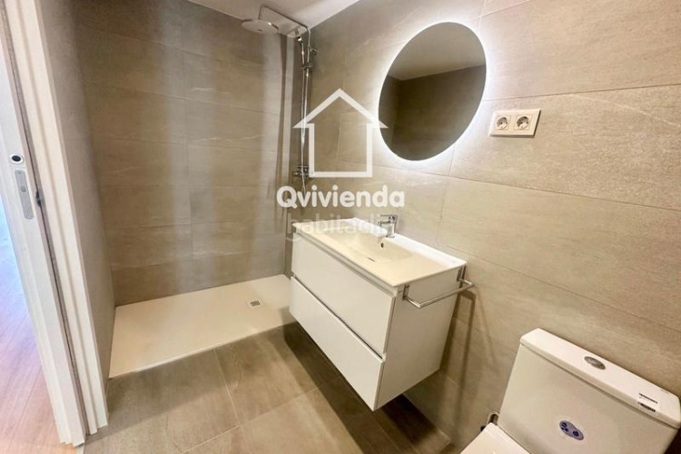 Piso  de 3 habitaciones con balcón en rbla francesc macià en Terrassa