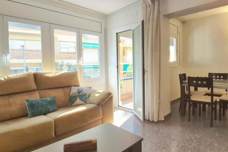 Piso cantoner de 115 m2 amb 4 hab i 2 banys al carrer faraday a 100 metres de la plaça del progres en Terrassa