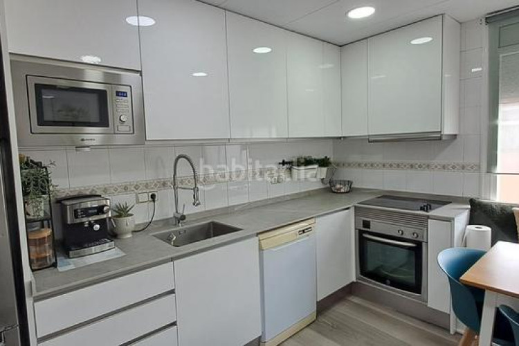 Ático atico totalmente reformado. 2 hab. dobles. 2 terrazas. amplio estudio. en Terrassa