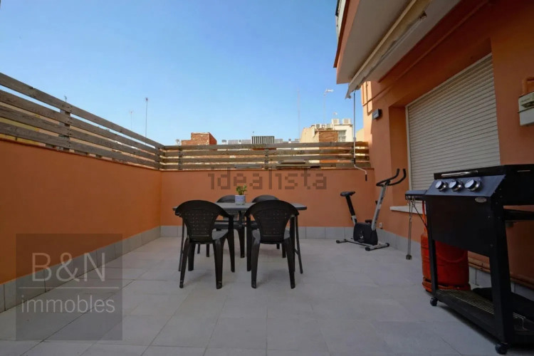 EN EL CENTRO DE TERRASSA CON TERRAZA DE 20 m² Y A UN PASO DEL PARC VALLPARADÍS