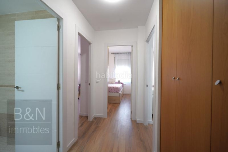 Piso una vivienda con calidez, luz y balcón recién reformado con plaza de garaje incluida en Terrassa