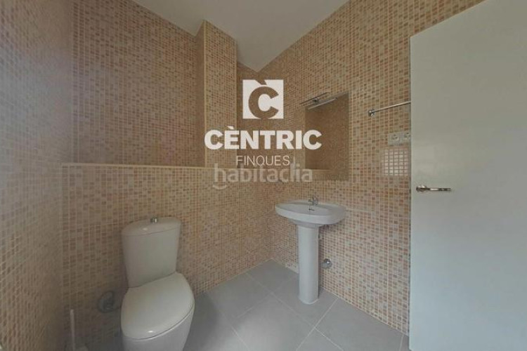 Piso amplio piso reformado con 4 habitaciones y ascensor ideal para familias o inversores! en Terrassa