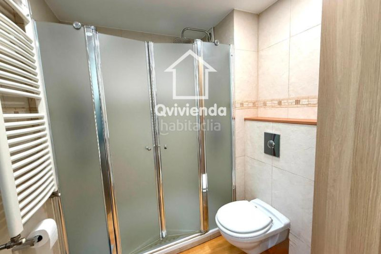 Ático  de 3 habitaciones con gran balcón en av glories catalanes, en Terrassa