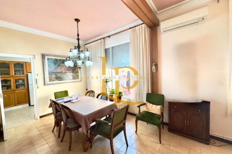 Casa adosada preciosa casa con terraza y garaje en una zona privilegiada en Terrassa