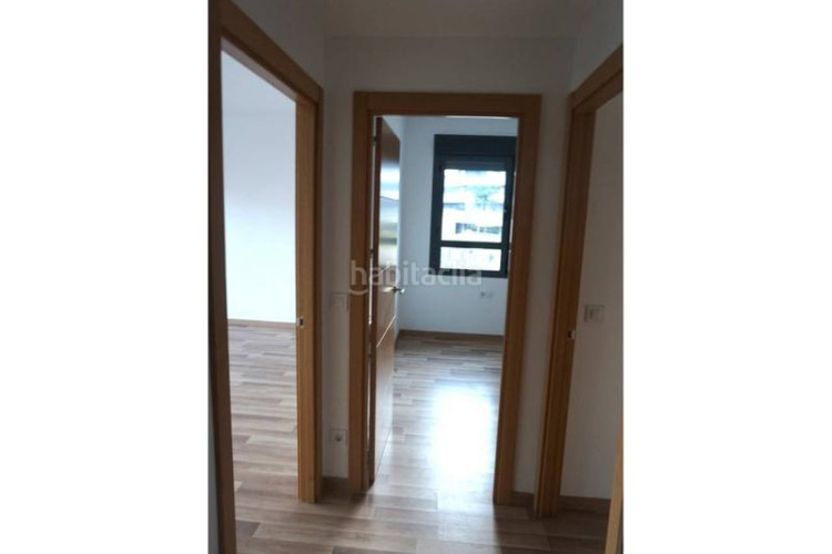 Piso torressana fantastico piso de 2 habitaciones con pk trastero con piscina comunitaria en Terrassa