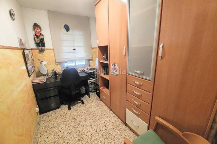 Piso gran piso en el barrio de sant pedro, 4 habitaciones. entrega inmediata en Terrassa