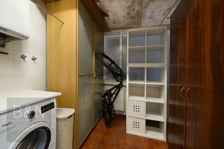 En exclusiva: planta baja con alma de hogar, gran terraza y parking en un entorno tranquilo rodeado