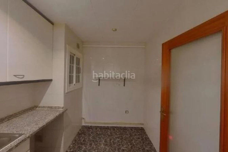 Piso (barcelona). "okupado" (no se puede visitar ni hipotecar). en Terrassa