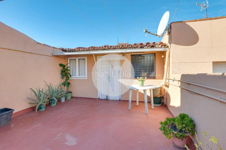 Casa exclusiva casa de tres plantas y un estudio a tan solo 5 minutos del centro en Terrassa
