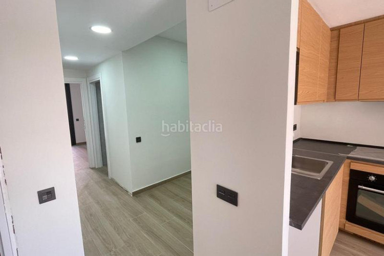 Dúplex  de dos habitaciones y buhardilla multifuncional y terraza en ca naurell en Terrassa