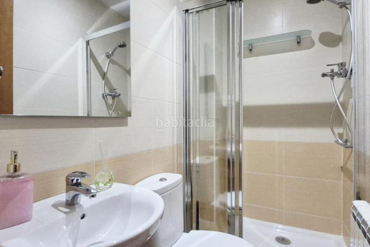 Planta baja  seminueva de 3 hab con patio de 60 m2 sur en rambla francesc macia en Terrassa