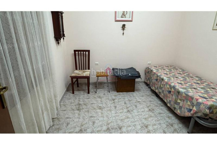 Casa  en venta en la gripia, en carrer borges blanques de 220m construidos con salida a patio de 40m, tres terrazas y en Terrassa