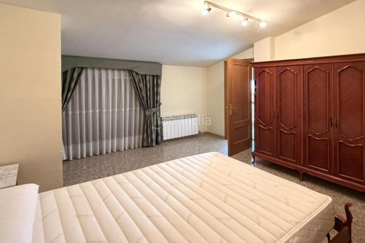 Dúplex  140 m2 de 4 hab mas estudio con 2 terrazas y parking en la plaça lluis companys en Terrassa