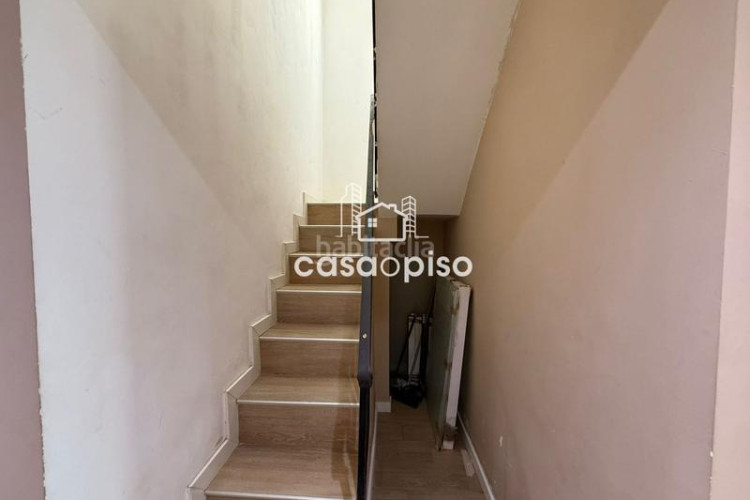 Casa adosada  en ca naurell, 3 dormitorios y 2 baños. buen estado, orientada al sur. perfecta para disfrutar de un hogar acogedor. en Terrassa