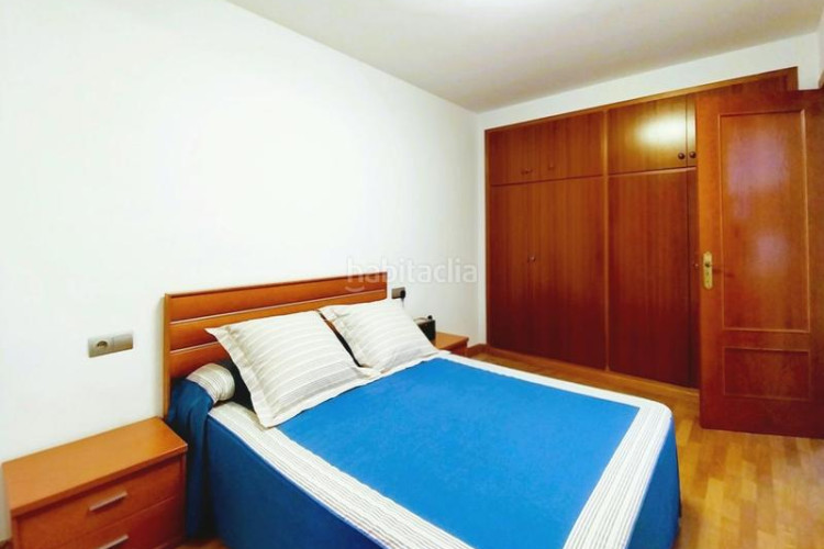 Casa magnifica unifamiliar de 230 m2 con garaje 3 coches, 3 dormitorios dobles, espectacular estudio 55 m2 y patio en Terrassa