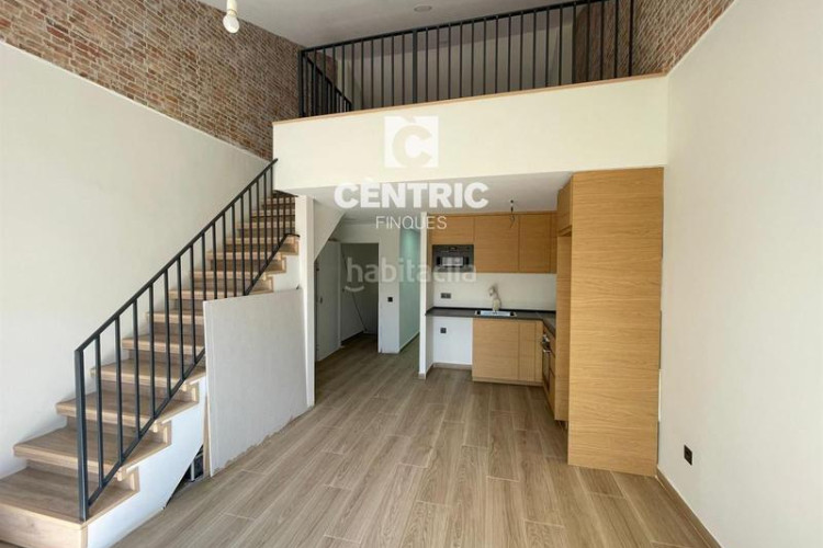 Dúplex  de obra nueva de 2 habitaciones buhardilla multifuncional y terraza en Terrassa