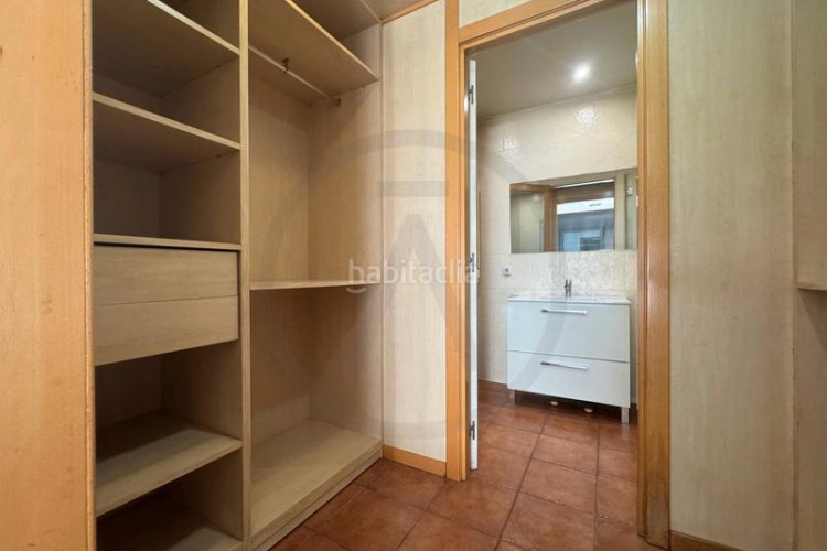 Casa adosada amplia casa adosada en La Maurina – 293 m², con garaje, ascensor y terrazas en Terrassa