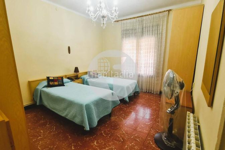 Piso descubre este piso funcional y con mucho potencial! en Terrassa