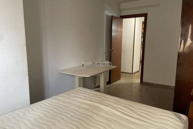 Piso  en muy buena zona ara dejar a su gusto en Terrassa