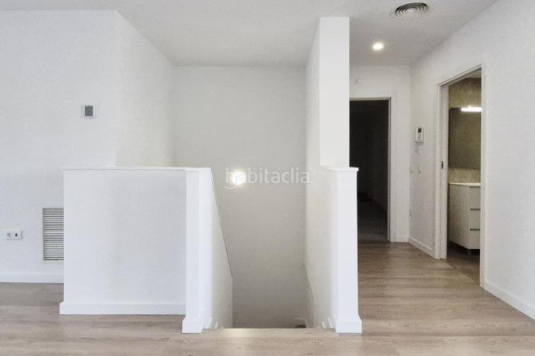 Dúplex duplex invertit obra nova de 160 m2 4 hab dobles i 4 terrasses al carrer transversal en Terrassa