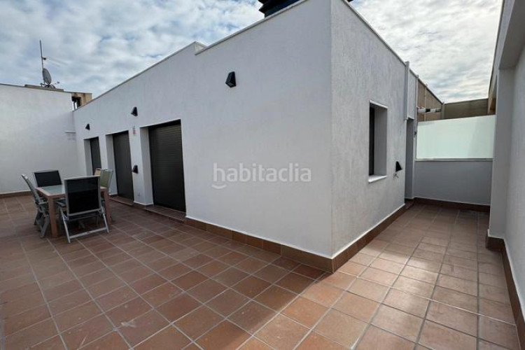 Dúplex en carrer de miquel vives 5 exclusivo duplex: salón-comedor, cocina, 4 habitaciones, 3 baños, terraza, pk y trastero en Terrassa