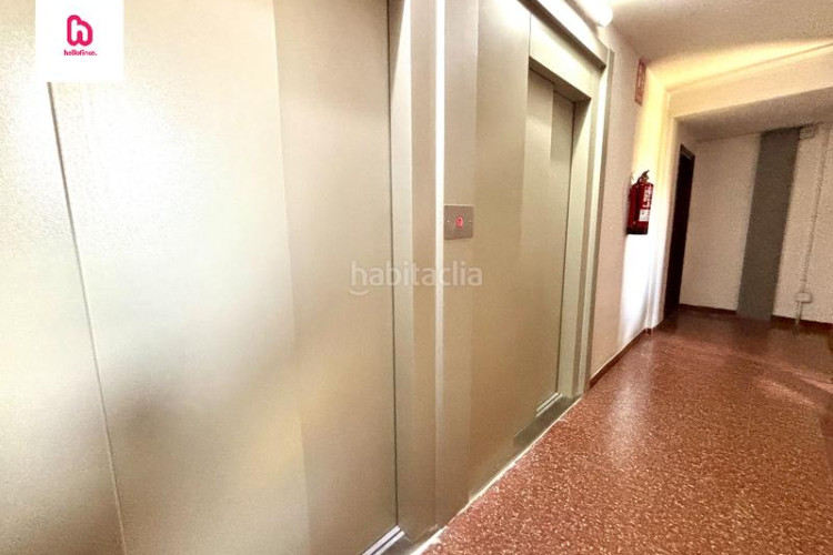 Piso  de 4 habitaciones con lavadero galería y balcón en Terrassa